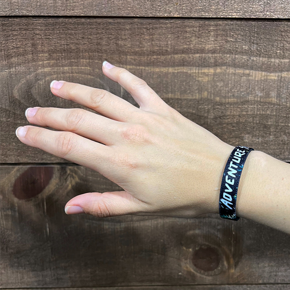 Stretch'Ems Woven Wristbands custom printed with a sample design
